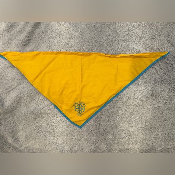 Girl Scouts Daisy Yellow Bandana - Picture 1 of 1